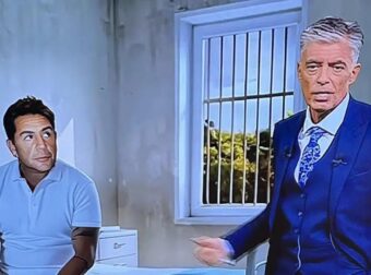 Ο Νίκος Ευαγγελάτος στο… δωμάτιο του Γιώργου Μαζωνάκη στο Δρομοκαΐτειο