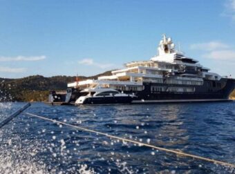 ‘Εκτακτη τραγωδια: Βυθίζεται τώρα πολυτελής θαλαμηγός αξίας 800.000 ευρώ