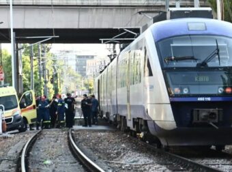 ΝΕΑ ΤΡΑΓΩΔΙΑ ΜΕ ΤΡΕΝΟ ΣΤΗ ΧΩΡΑ ΜΑΣ: ΕΧΟΥΜΕ ΕΝΑΝ ΝΕΚΡΟ