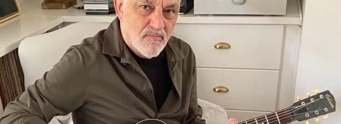 Δύσκολες ώρες για τον Νίκο Πορτοκάλογλου: Η φωτογραφία μέσα από το νοσοκομείο και η κατάσταση της υγείας του