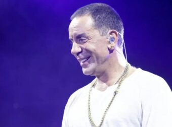 Σοκ μόλις το αποκάλυψε ο Καλλιακμάνης: Αυτός έβαλε τον κοριό στο σπίτι του Μαζωνάκη – Η πρώτη αντίδραση του τραγουδιστή
