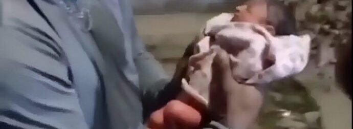 Υπάλληλος καθαριότητας βρήκε νεογέννητο κοριτσάκι δίπλα σε κάδο σκουπιδιών – Βίντεο με τη συγκινητική στιγμή