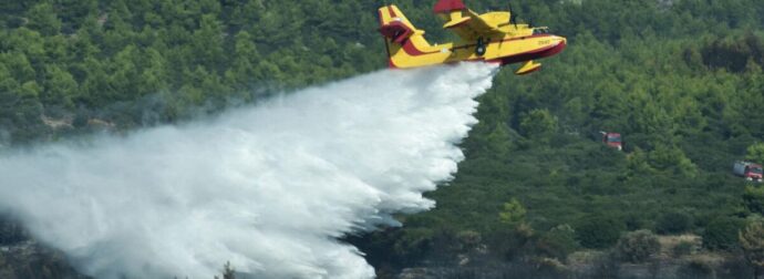 Μεγάλη φωτιά τώρα στην Άνδρο – Στη μάχη και εναέρια μέσα