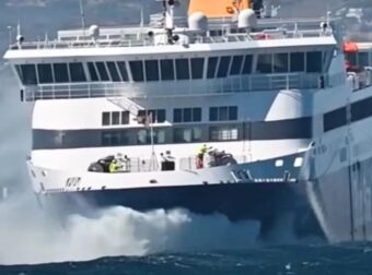 Θρίλερ με το Blue Star Naxos: Πάλευε στα κύματα με 9 μποφόρ – Είχε απαγορευτικό απόπλου (vid)
