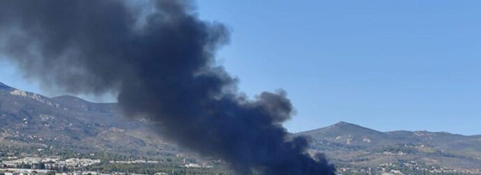 Μεγάλη φωτιά τώρα σε εργοστάσιο στην Αττική – Ήχησε το 112
