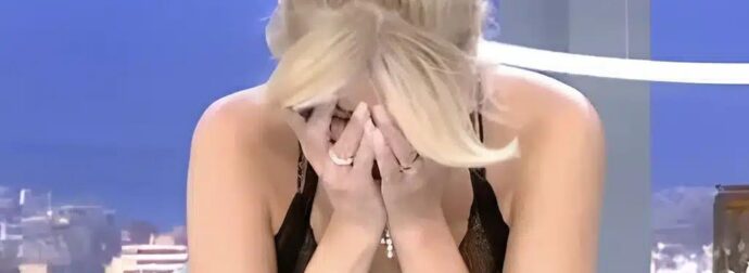 Με άλλη μύτη, άλλα χείλη και μαλλί “καρπολάχανο”: H Φαίη Σκορδά στη πρώτη της τηλεοπτική εμφάνιση ήταν μια άλλη