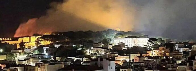 ΜΕΓΑΛΗ ΦΩΤΙΑ ΣΕ ΝΗΣΙ ΜΑΣ ΤΩΡΑ ΚΟΝΤΑ ΣΕ ΣΠΙΤΙΑ – ΣΥΝΑΓΕΡΜΟΣ ΣΤΗΝ ΠΥΡΟΣΒΕΣΤΙΚΗ