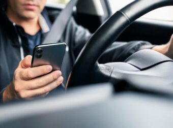 Έρχεται πρόστιμο 4.000 για το λάθος που κάνουμε όλοι στο αμάξι- Η συνήθεια που πρέπει να κόψουμε πριν να είναι αργά