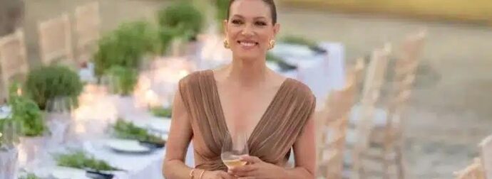 Όλοι σήμερα μιλάνε για τι μπομπονιέρες που είχε η Βίκυ Καγιά στην βάπτιση του γιου της – Η έξυπνη ιδέα, το φανταστικό χρώμα και το όνομα