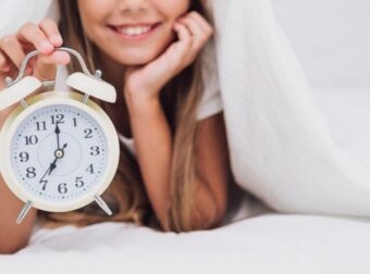 Μην μπερδευτείς και… ξυπνήσεις: Αλλάζει η ώρα – Πότε πρέπει να γυρίσεις τους δείκτες των ρολογιών σου μια ώρα πίσω