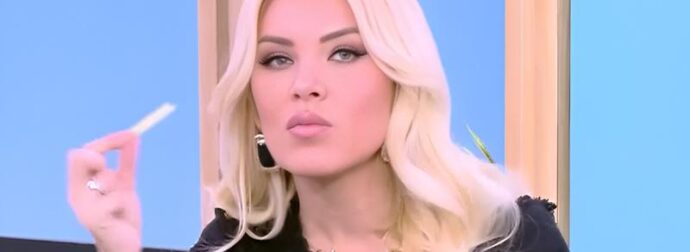 Κατερίνα Καινούργιου: Εμφανίστηκε με φαρδιά ρούχα αλλά η φουσκωμένη κοιλίτσα δεν κρύβεται πια