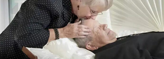 Συνέπειες του να φιλήσετε έναν νεκρό άνθρωπο: Tι πρέπει να γνωρίζετε