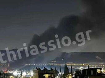 Μεγάλη φωτιά στη χώρα δίπλα σε πίστα καρτ – Ακούγονται εκρήξεις