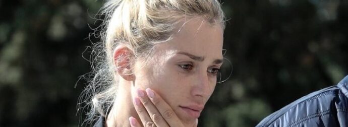 Θpńvoς για την Βικτώρια Καρύδα