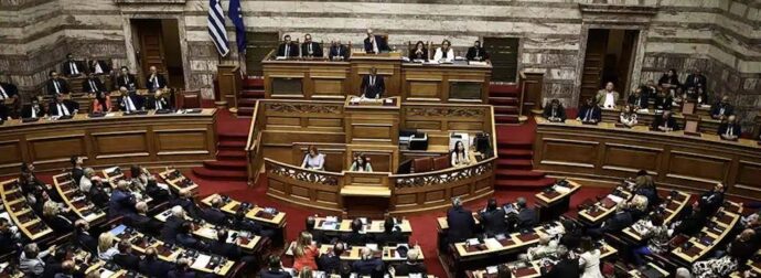 Λιποθύμησε γυναίκα βουλευτής στη Βουλή – Προσωρινή αναστάτωση