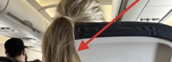 Μια κοπέλα στο αεροπλάνο πέταξε τα μαλλιά της πάνω από το κάθισμά μου, κλείνοντας την οθόνη μου: Έπρεπε να δώσω ένα μάθημα στην αγενή γυναίκα.