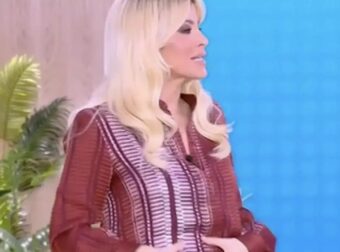 Επιτέλους το παραδέχτηκε η Κατερίνα Καινούργιου: Χάιδεψε την φουσκωμένη της κοιλίτσα στον αέρα της εκπομπής και το είπε