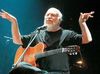 Η Ελλάδα αποχαιρετά το Νιόνιο της: Πέθανε ο Διονύσης Σαββόπουλος, η ηλικία και η μεγάλη μάχη