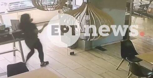 «Σκληρό» βίντεο ντοκουμέντο με την παράσυρση μητέρας και παιδιού στο Περιστέρι