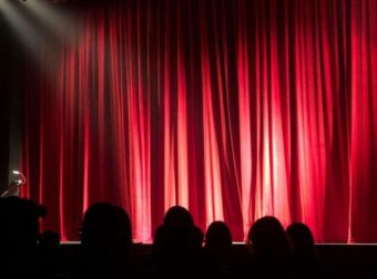 Εσπευσμένα στο νοσοκομείο διάσημος αγαπημένος ηθοποιός – Σταμάτησαν τα γυρίσματα