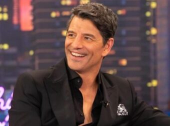 Σάκης Ρουβάς: Δύσκολες ώρες για τον γνωστό τραγουδιστή – Η φωτογραφία μέσα από το νοσοκομείο