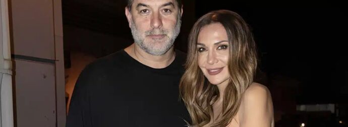 Ξεπέρασε το τροχαίο ο Μπισμπίκης: Εμφανίστηκε φορώντας φούστα δίπλα στη Βανδή