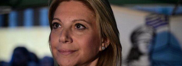 Καρυστιανού: «Στην παρέλαση θα σας συνοδεύουν και οι 57 ψυχές που καθοδηγούν το ΟΧΙ του αγώνα μας»