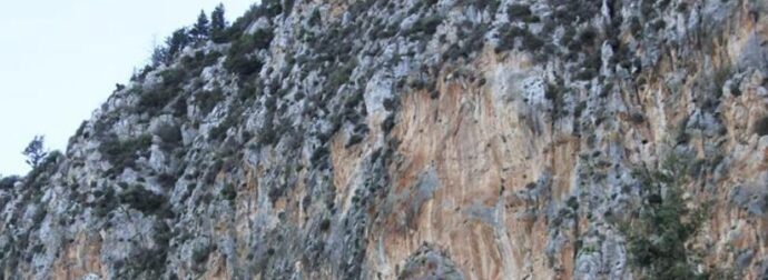 Τραγωδία: Λεωφορείο έπεσε σε γκρεμό 300 μέτρων – 16 νεκροί και δεκάδες τραυματίες