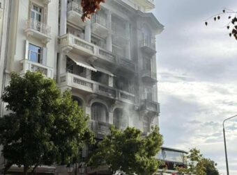 Μεγάλη φωτιά σε πασίγνωστη καφετέρια