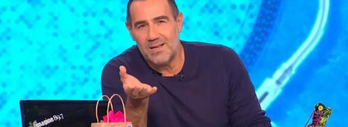 Ο Αντώνης Κανάκης είπε όσα δεν Toλμά κανείς μέσα σε 1 λεπτό κι Aπoθεώθnκε στην πρεμιέρα των «Ράδιο Αρβύλα»