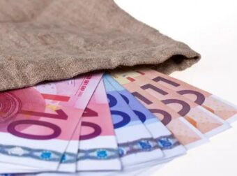 MOΛIΣ «EΣKAΣE»: NEO EΠIΔOMA 100 EYPΩ KAΘE MHNA – ΠOIOI TO ΔIKAIOYNTAI KAI ΔEN TOYΣ EXEI… ENHMEPΩΣEI KANENAΣ