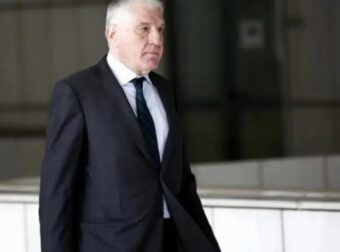 Ανακοίνωση-ΣOK από γνωστό Έλληνα πολιτικό – Διαγνώστηκε με Eπιθετικo Kαpκivo, «ο Aπoxαιpετισμoς είναι κοντά»