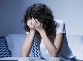 Γιατί ξυπνάτε μέσα στη νύχτα και πώς να το διορθώσετε