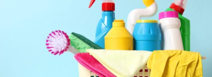 Εντοπίστηκε δηλητηριώδης χημική ουσία σε πασίγνωστα καθαριστικά – Τα έχουμε όλοι στο σπίτι μας