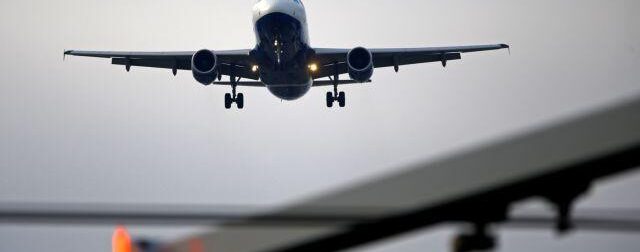 Σταμάτησαν οι πτήσεις για να δώσουν οι μαθητές εξετάσεις εισαγωγής στο πανεπιστήμιο