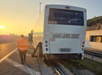 Συναγερμός σε ΕΚΑΒ και Πυροσβεστική για τραυματίες: Λεωφορείο έπεσε στις μπάρες στην Εθνική Οδό