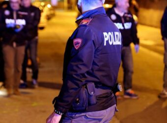 78χρονος σκότωσε τη σύζυγό του, στο σπίτι και η ανήλικη εγγονή