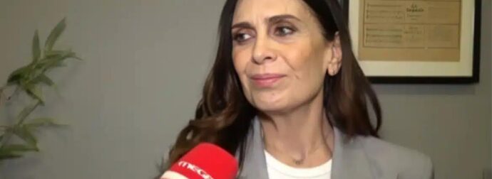 Κατερίνα Διδασκάλου: «Διατηρούμαι λαμπερή γιατί δεν κρίνω, πίνω πολύ νερό και κάνω καλές σκέψεις»