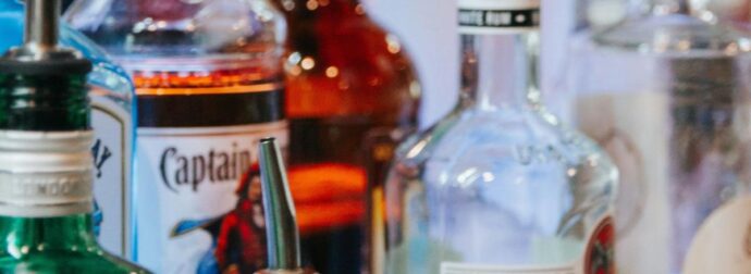 Νοσηλεύεται 16χρονος που κατανάλωσε αλκοόλ – Χειροπέδες σε 2 άτομα