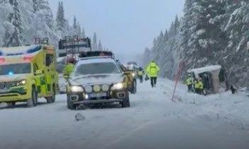 Λεωφορείο ανατράπηκε σε χαντάκι – 16 τραυματίες, οι 6 στο νοσκομείο