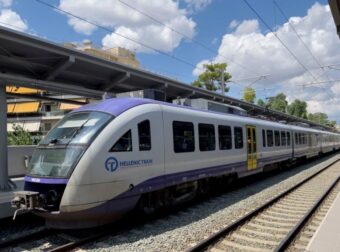 Τρόμος στον προαστιακό: Ακινητοποιήθηκε συρμός λόγω τεχνικού προβλήματος – Ανησυχία για εκατοντάδες επιβάτες