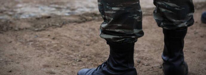 ΤΡΑΓΩΔΙΑ στη Χώρα μας: Νεκρός 19 χρονος μέσα σε στρατόπεδο – Χαροπαλεύει ο δεύτερος – Οι πρώτες πληροφορίες