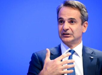 «Η Ελλάδα έχει επιστρέψει – Από το χείλος της χρεοκοπίας σε μία από τις καλύτερες οικονομίες της Ευρώπης»: Ο Κυριάκος Μητσοτάκης σε ομογενείς