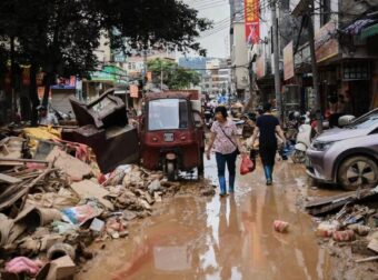 ΞΑΝΑΓΥΡΙΖΕΙ Η ΠΑΝΔΗΜΙΑ: 7.000+ ΚΡΟΥΣΜΑΤΑ ΣΕ ΛΙΓΕΣ ΕΒΔΟΜΑΔΕΣ