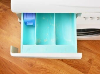 Σήμερα έμαθα ότι το συρτάρι απορρυπαντικού στο πλυντήριο χρησιμοποιείται έτσι. Ωστε για αυτό τα ρούχα δεν βγαίνουν αρκετά καθαρά