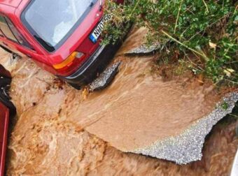 Βιβλική καταστροφή σε πασίγνωστο ελληνικό νησί από την κακοκαιρία Adel – Ξηλώθηκαν ακόμη και οι δρόμοι (φωτο & βίντεο)