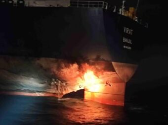 ΠΑΝΙΚΟΣ ΤΩΡΑ ΣΤΗ ΘΑΛΑΣΣΑ ΕΓΙΝΕ ΔΙΠΛΗ ΕΠΙΘΕΣΗ ΑΠΟ ΤΟΥΣ