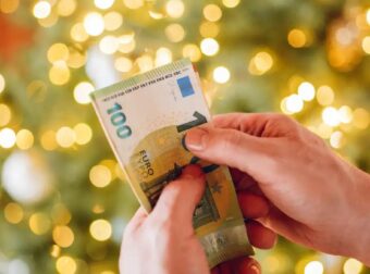Δώρο Χριστουγέννων 2025: Ξεκινούν οι πληρωμές, πώς να το υπολογίσετε
