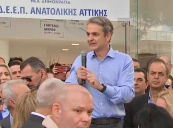 Μητσοτάκης από Μαρκόπουλο: Στηρίζουμε την οικογένεια με πράξεις – Χωρίς φόρο εισοδήματος οι νέοι έως 25 ετών