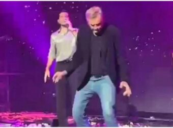 Απόστολος Γκλέτσος: Χόρεψε ζεϊμπέκικο σε νυχτερινό μαγαζί και καταχειροκροτήθηκε από τους θαμώνες